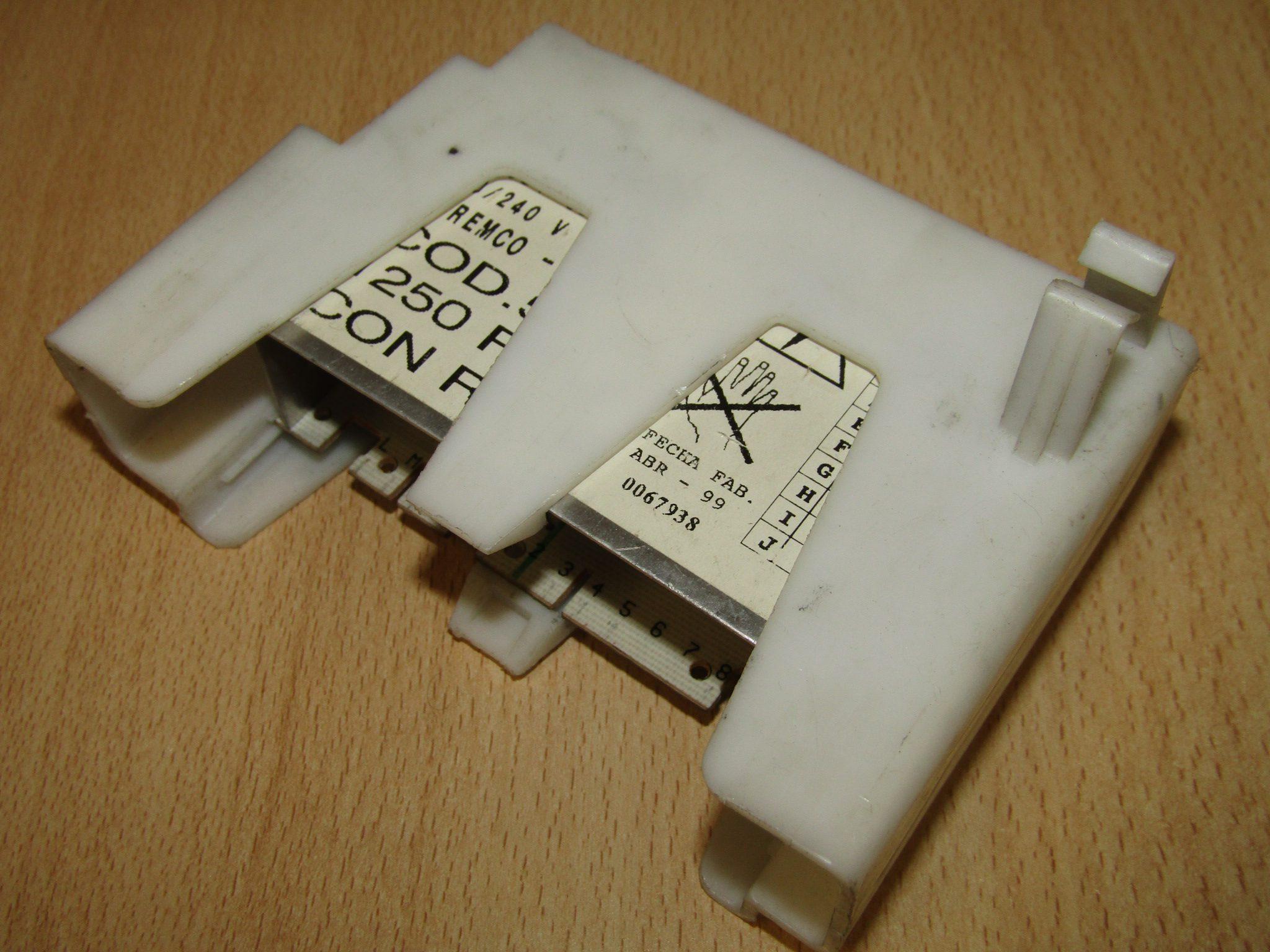 Nadomestna krmilno močnostna elektronika za starejše izvedbe pralnih strojev proizvajalca Ariston in Indesit.