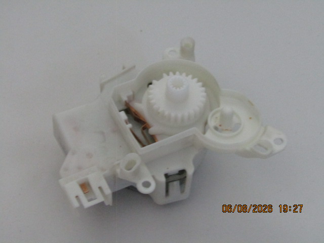 RABLJENO, sinhroni motor za pomivalni stroj Bosch, zadnji kos, 00611329, 444294 - slika 5